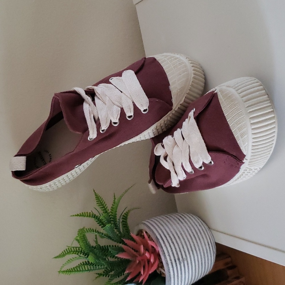 Pull & Bear Laced low top Sneakers - size 38